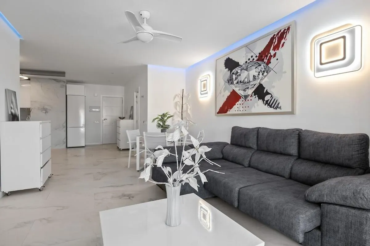 Fabulous One Bedroom Flat With Pool At The Golden Mile Marbella