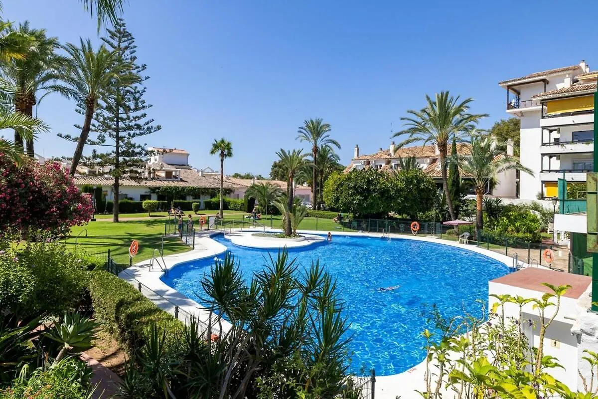 Fabulous One Bedroom Flat With Pool At The Golden Mile Marbella